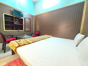 Hypo-allergenic bedding, in-room safe, soundproofing, free WiFi