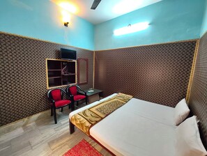 Hypo-allergenic bedding, in-room safe, soundproofing, free WiFi