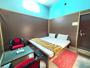 Deluxe Double Room | Hypo-allergenic bedding, in-room safe, soundproofing, free WiFi