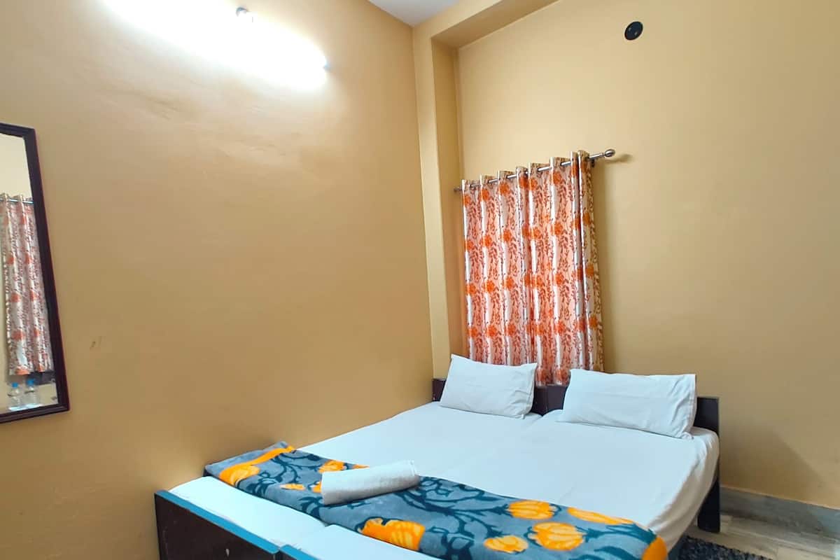 Basic Double Room | Hypo-allergenic bedding, in-room safe, soundproofing, free WiFi