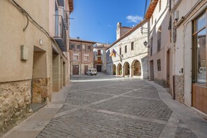 المنطقة المحيطة بالمنشأة