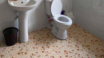 Asciugamani, sapone, carta igienica