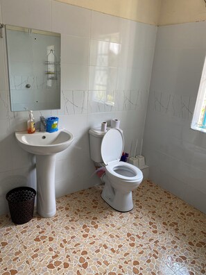 Håndklær, såpe og toalettpapir
