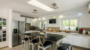 Réfrigérateur, micro-ondes, four, lave-vaisselle