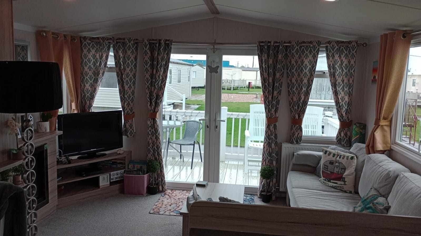 Televisie en een open haard