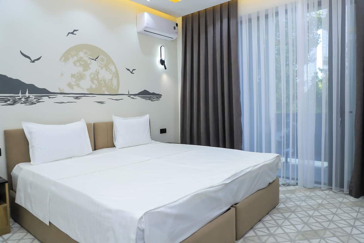 Laptop workspace, free WiFi, bed sheets