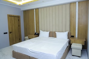 Luxury Room | Laptop workspace, free WiFi, bed sheets
