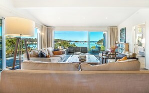 55-inch Smart TV with digital channels - Shelley Beach Homestead (Waiheke Island)