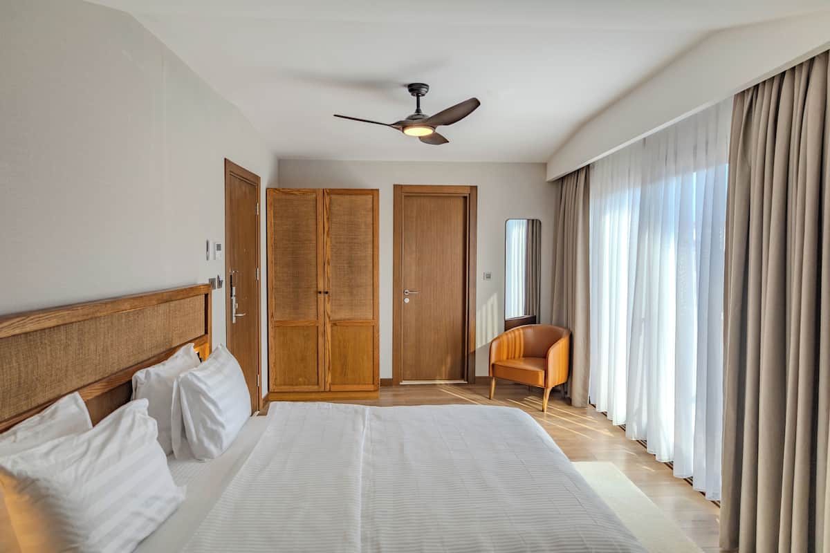 Zimmer (Loft Sea View) | Hochwertige Bettwaren, Zimmersafe, Verdunkelungsvorhänge