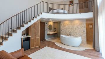 Loft Oda ( Jakuzili ) | In-room safe, blackout drapes, free WiFi, bed sheets