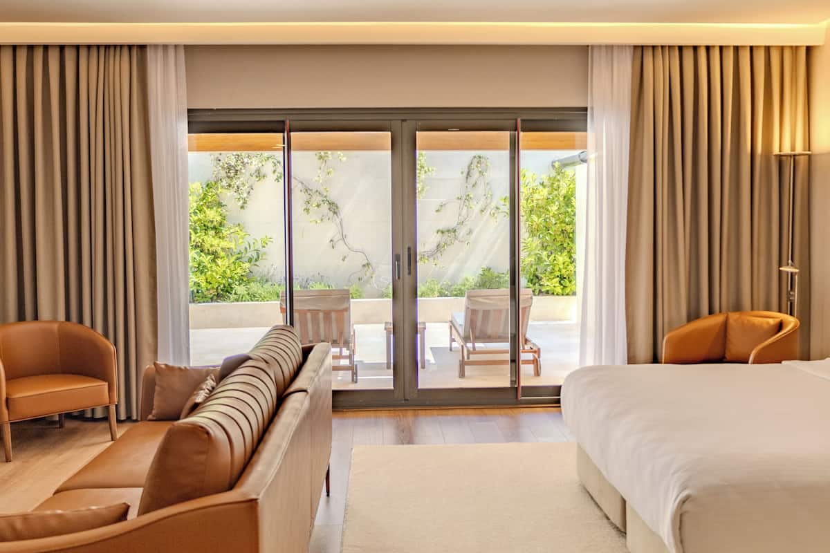 Garden Premium Deluxe Oda ( Jakuzili ) | Premium bedding, in-room safe, blackout drapes, free WiFi