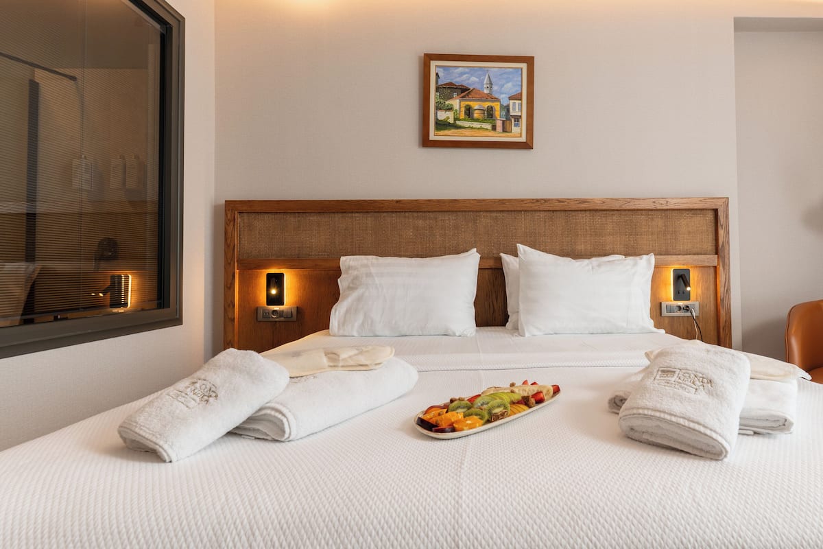 Een kluis op de kamer, verduisterende gordijnen, gratis wifi, beddengoed