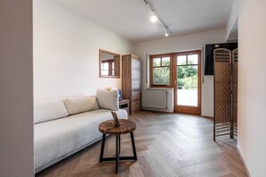 Phòng Suite Cao cấp, quang cảnh vườn | Khu phòng khách | Đồ chơi