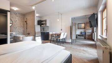 Luxury-Suite, Gartenblick | Wohnbereich | Kinderspielzeug