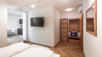 Suite Studio Deluxe, balcon, vue colline | Coffres-forts dans les chambres