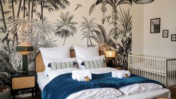 Superior Apartment | Iron/ironing board, free WiFi