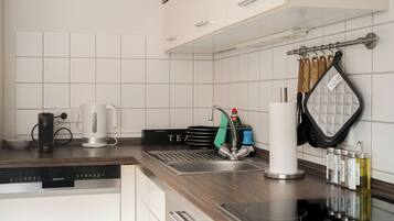 Apartemen Superior | Dapur pribadi | Kursi makan untuk bayi