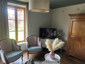 TV, fireplace, books