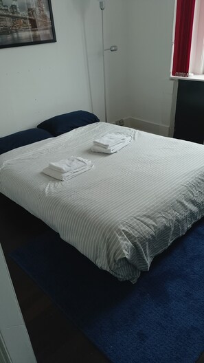 2 dormitorios, tabla de planchar con plancha, Internet y ropa de cama