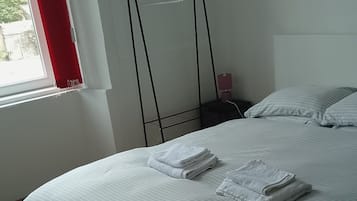 Iron/ironing board, Internet, bed sheets