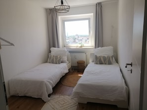 WiFi, bed sheets