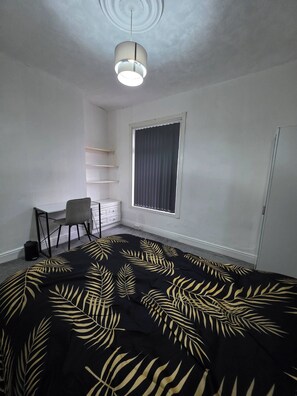 3 chambres, fer et planche à repasser, accès Internet, draps fournis