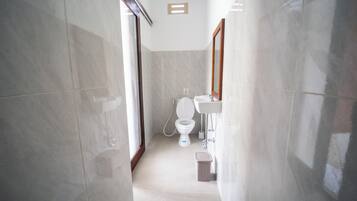 Shower, free toiletries, towels, soap