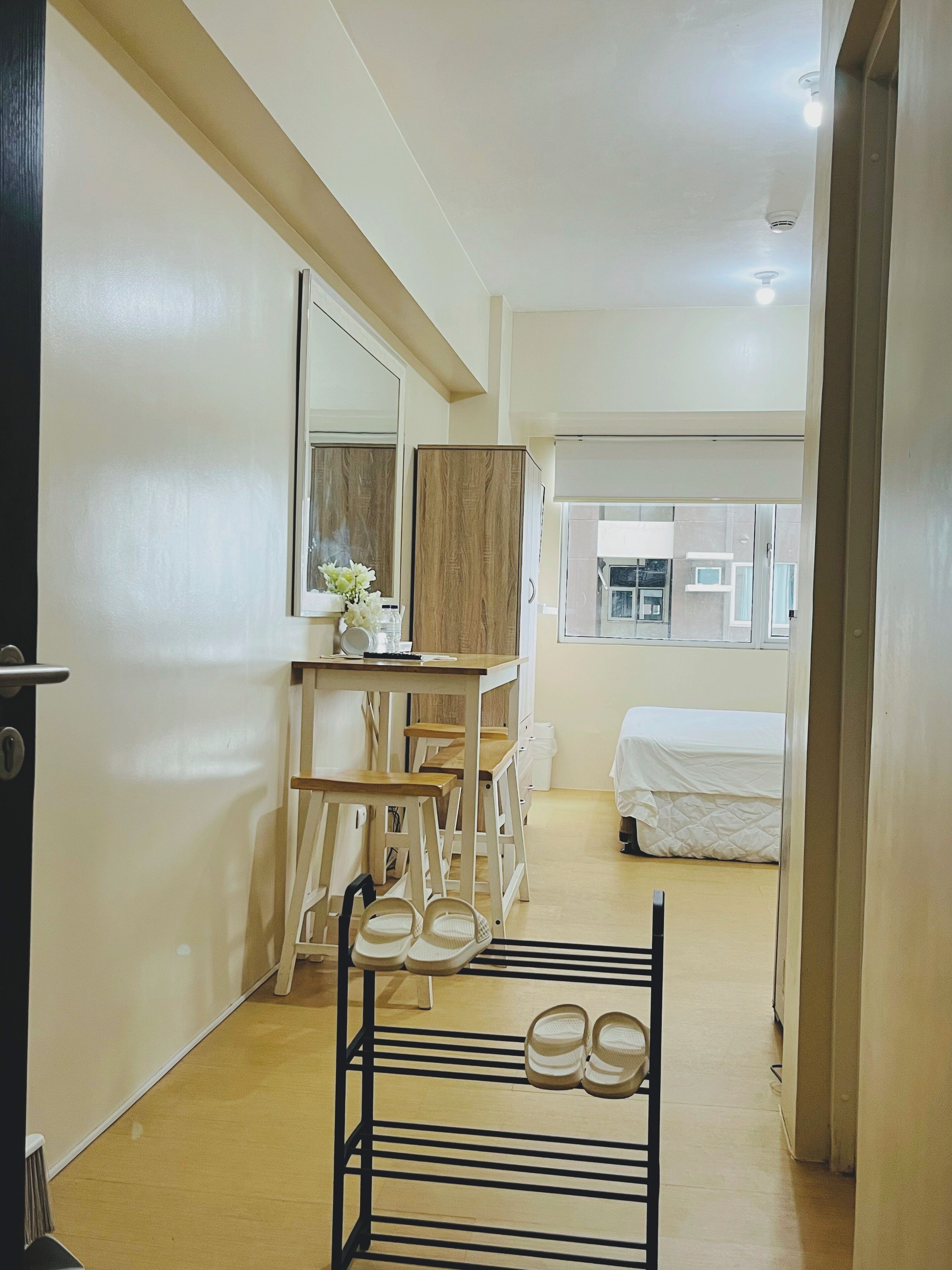 1 bedroom, iron/ironing board, internet, bed sheets