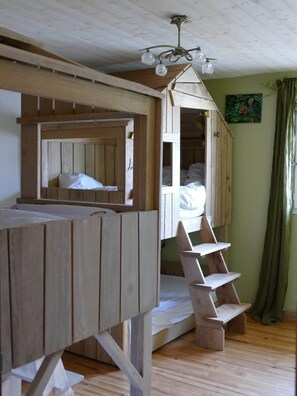 3 chambres, fer et planche à repasser, Wi-Fi, draps fournis
