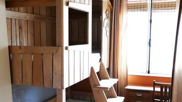 2 slaapkamers, een strijkplank/strijkijzer, wifi, beddengoed