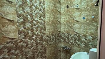 Combined shower/bathtub, hair dryer, towels, soap