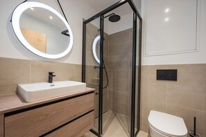 Shower, hair dryer - Apartment near Schaterzlift Kirchberg (Kirchberg in Tirol)