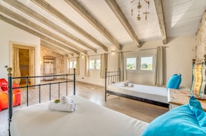 4 habitaciones, tabla de planchar con plancha y wifi gratis