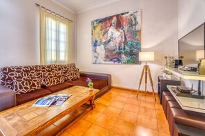 テレビ、暖炉、DVD プレーヤー