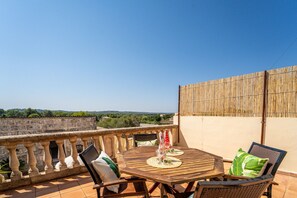 屋外ダイニングエリア