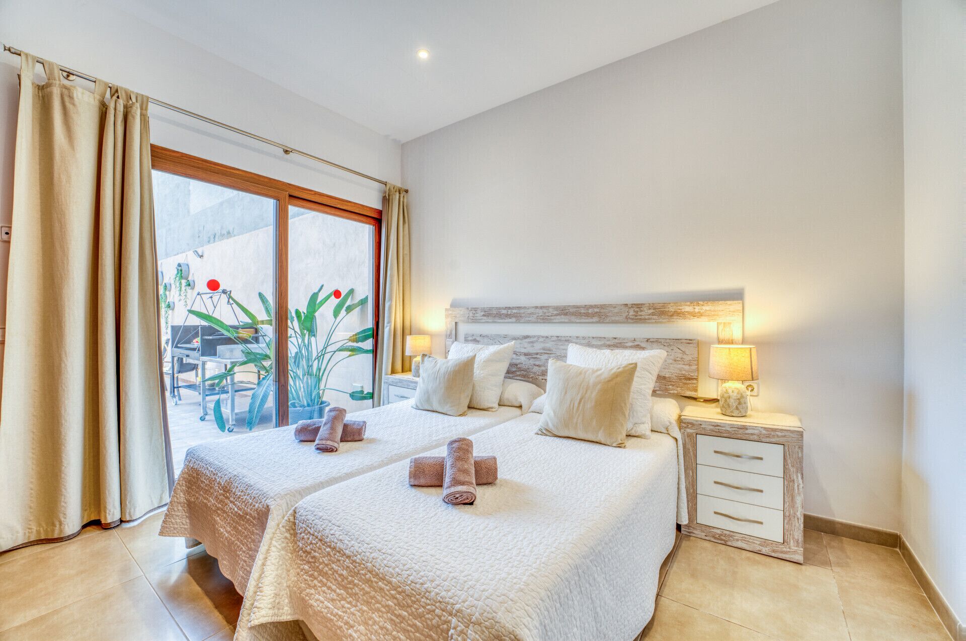 5 dormitorios, tabla de planchar con plancha, wifi gratis y ropa de cama