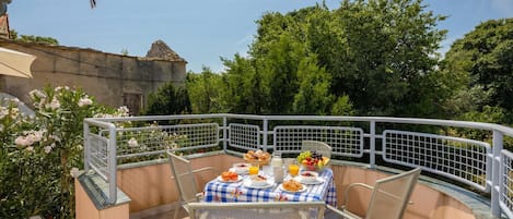 Appartement Familial, plusieurs chambres (Peaceful Retreat With Terrace 2) | Terrasse/Patio