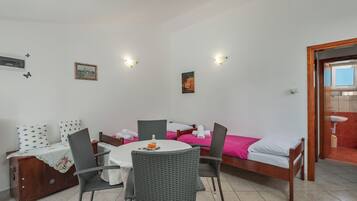 Family Apartment, 1 Bedroom, Microwave (Peaceful Retreat With Terrace 2) | Living room | Smart TV