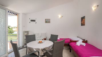 Family Apartment, Multiple Bedrooms (Peaceful Retreat With Terrace 2) | Interior