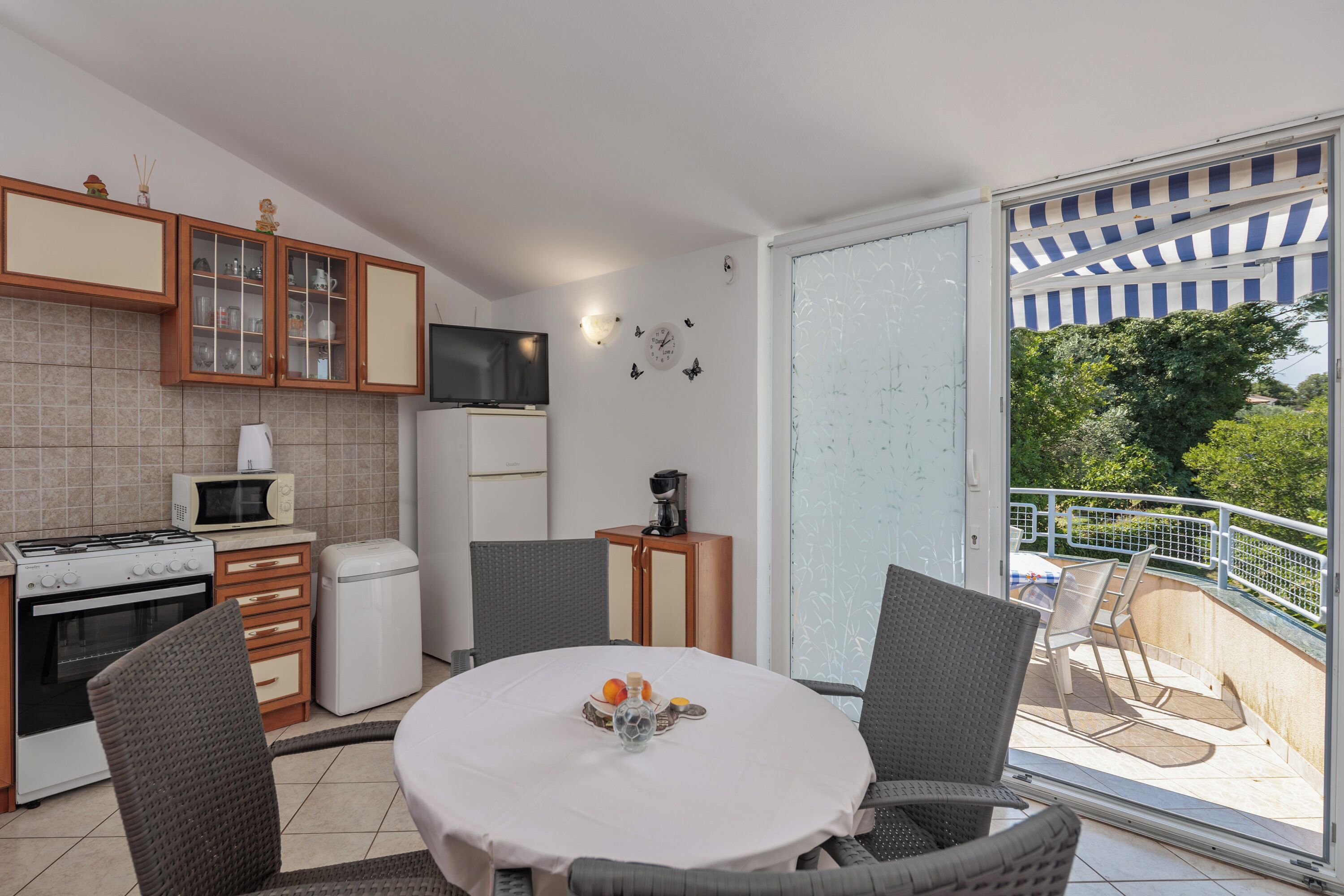 Family Apartment, Multiple Bedrooms (Peaceful Retreat With Terrace 2) | Living room