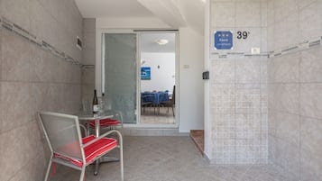 Family Apartment, 1 Bedroom, Microwave (Peaceful Retreat With Terrace 1) | Dining