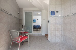 Family Apartment, 1 Bedroom, Microwave (Peaceful Retreat With Terrace 1) | Dining