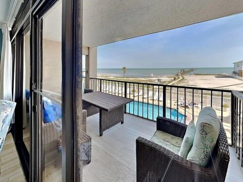 Waterfront Gem - Beautiful 1BR/1BA Condo with Breathtaking Bay Views