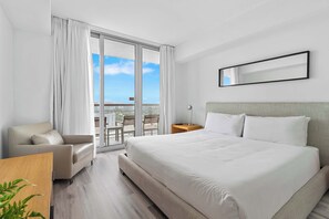 1 bedroom, iron/ironing board, travel cot, WiFi - 1 BR Apartment with Pool & Gym (Hallandale Beach)