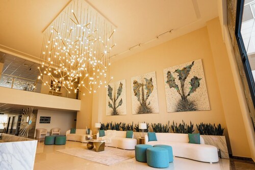 City Vibes - Modern 1BHK Apartment - For Families & Travelers @ Zameen Opal