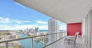 Property grounds - Stylish - Incredible Views & Top Amenities (Hallandale Beach)