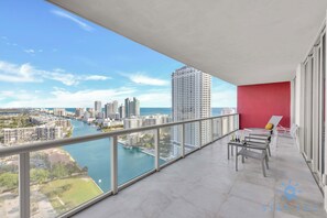 Property grounds - Stylish - Incredible Views & Top Amenities (Hallandale Beach)