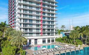 Exterior - Resort Studio, Balcony with beautiful Views (Hallandale Beach)