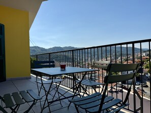 Outdoor dining - Villa Catocce - Ardesia Rossa Apartment (Imperia)