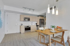 Dining - Beautiful Apt w/Private Balcony - Stunning View (Hallandale Beach)